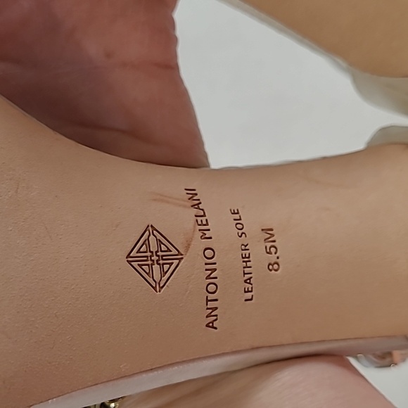 Antonio Melani women's cream satin heeled sandals size 8.5 - Picture 9 of 12